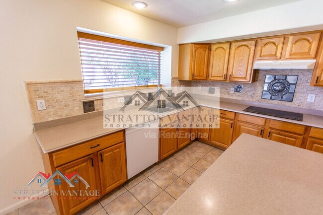 Building Photo - 960 E Constitution Dr