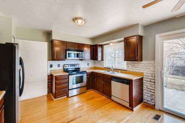 Building Photo - 121 Crawford Cir