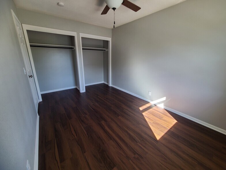 Building Photo - 411 4th Ave