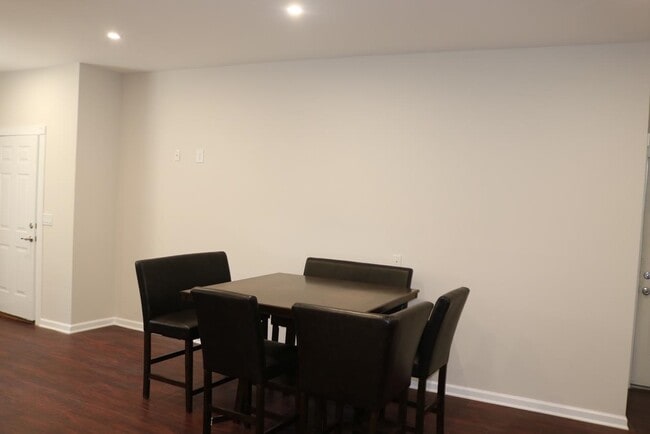 Building Photo - 2110 Summit Ave