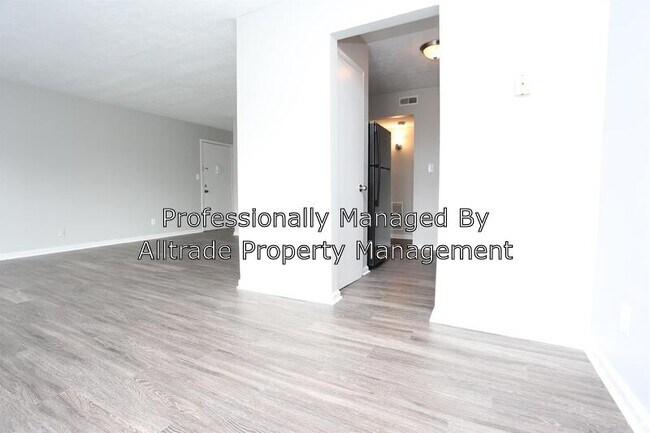 Building Photo - 2601 Lindsay Ave