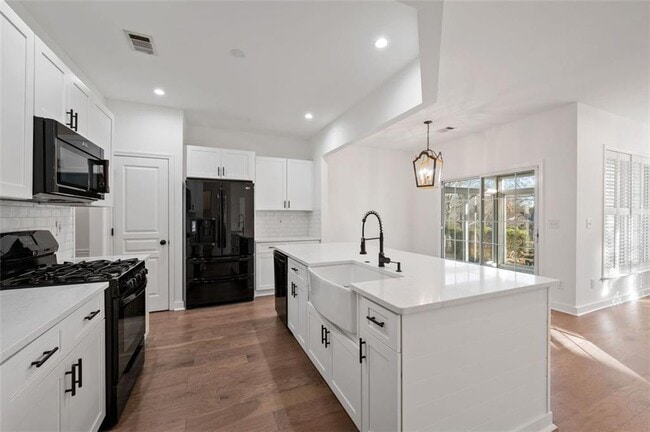 Building Photo - 4090 Prince Charles Dr