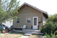 Building Photo - Must see home!