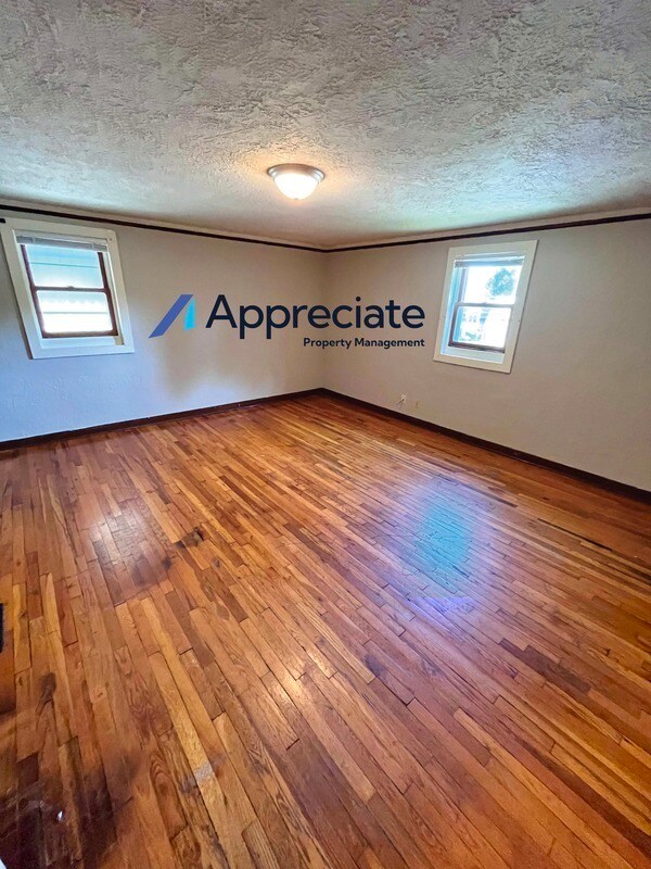 Building Photo - 622 Paris Ct