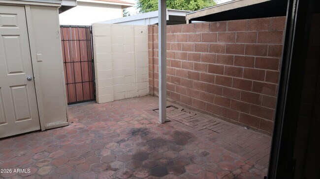 Building Photo - 1627 W Hazelwood St