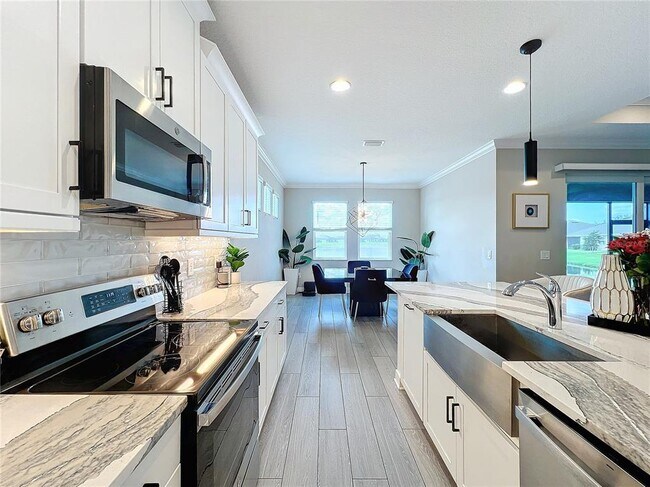 Building Photo - 5559 Trevesta Pl