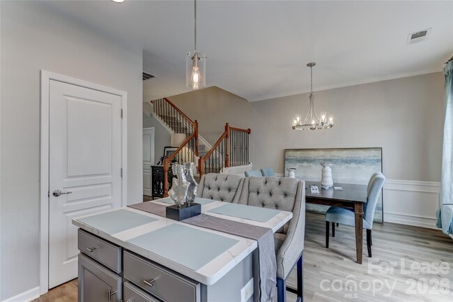 Building Photo - 905 Lyndley Dr