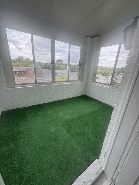 Building Photo - 2917 Poplar Terrace