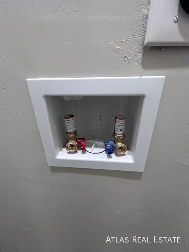 Building Photo - 551 S Fairfax St