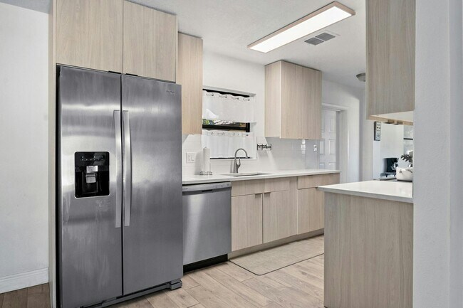 Building Photo - 919 Avenue South Southeast