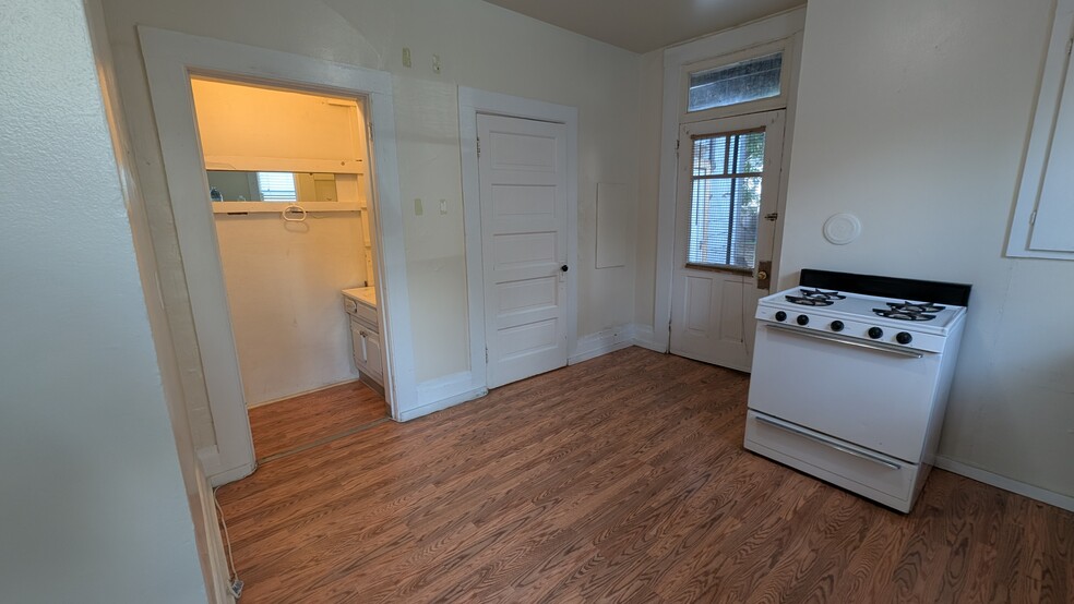 Building Photo - 1304 Estudillo St