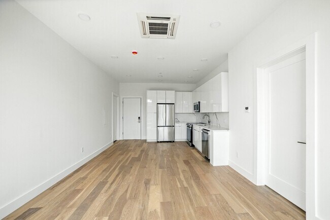 Building Photo - 38 Hichborn St