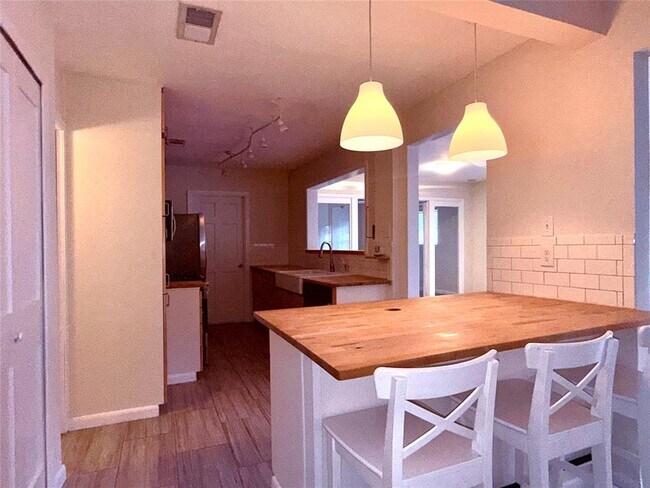 Building Photo - 5413 Coventry Ln