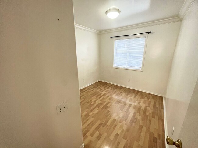 Building Photo - 1119 Banyan St