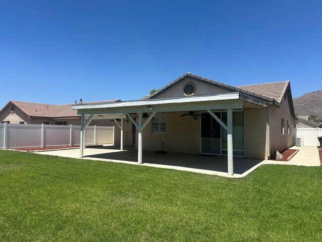 Building Photo - Single Story cul-de-sac 3Beds/2Bath Home i...