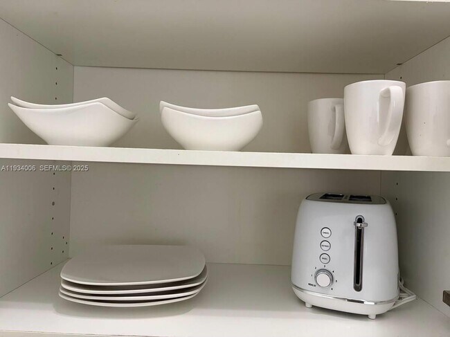 Building Photo - 2520 SW 20th St