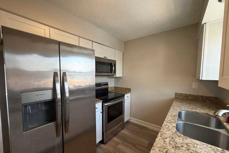 Building Photo - 190 E Olmstead Dr