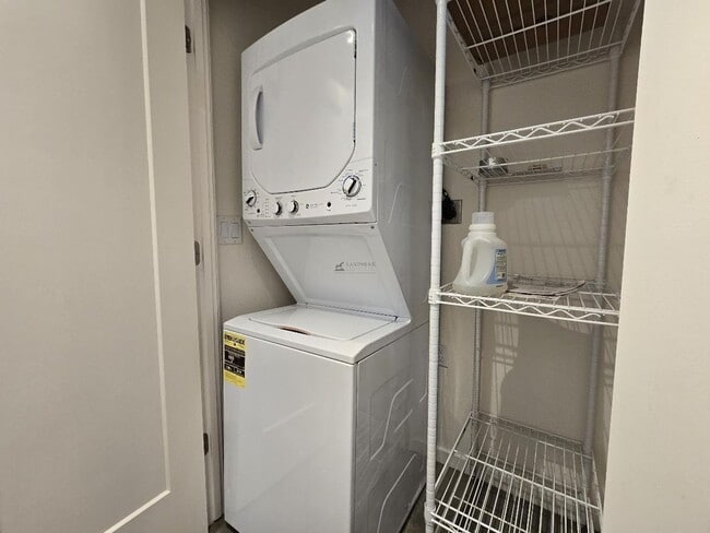 Building Photo - 2180 W Alameda St