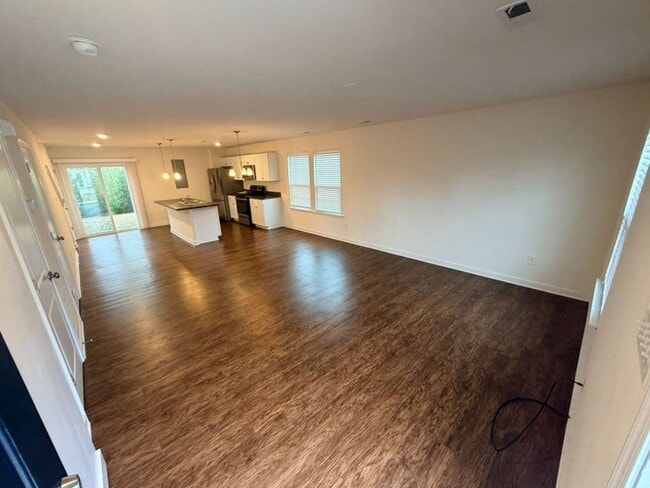 Building Photo - 1501 Stonewall Manor Dr