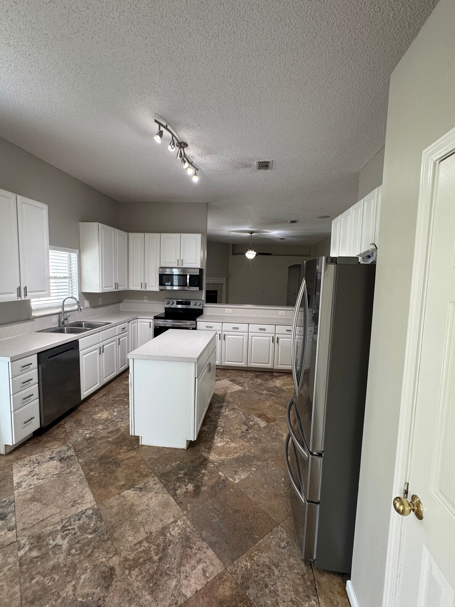 Building Photo - 12033 Walkers Glen Ln N