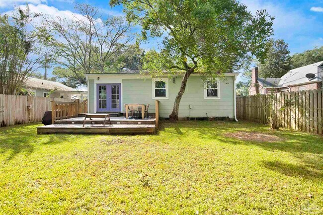 Building Photo - 1306 E Hernandez St