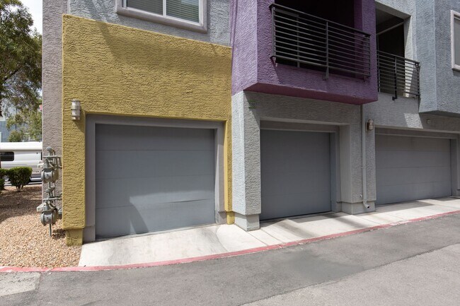 Building Photo - 9050 W Tropicana Ave