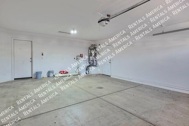 Building Photo - 1311 E Elm Rd