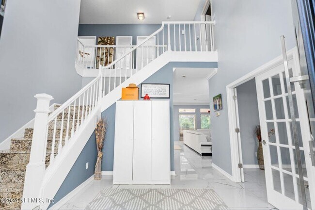 Building Photo - Fully Furnished Home