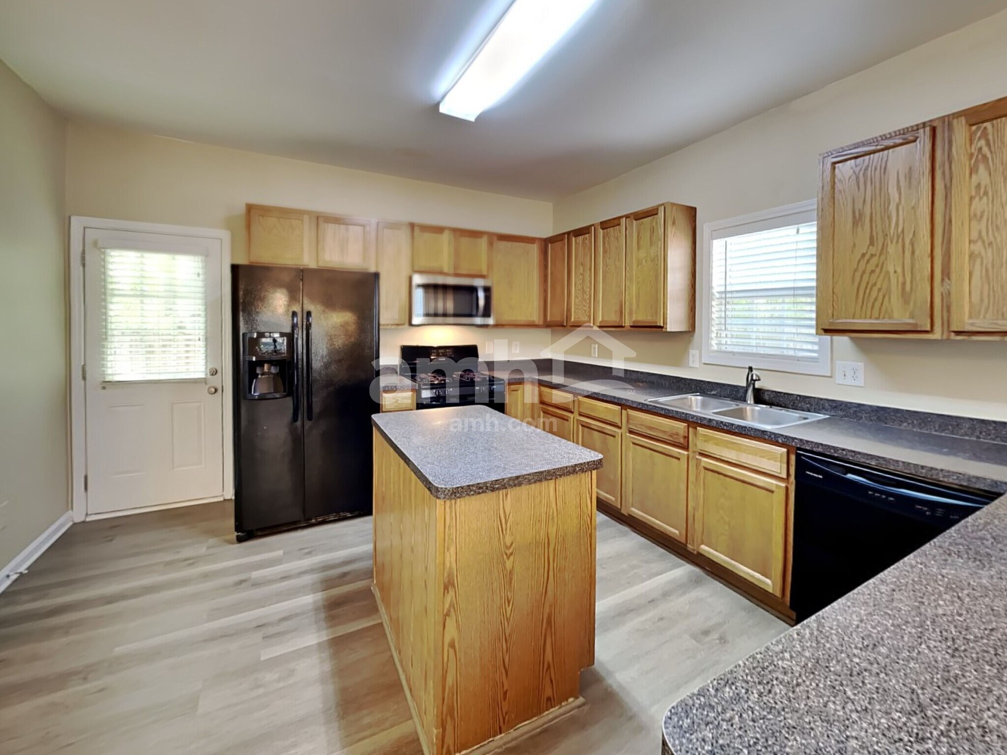 Building Photo - 208 Cole Ct