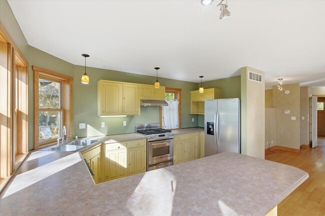 Building Photo - 102 N Gaw St