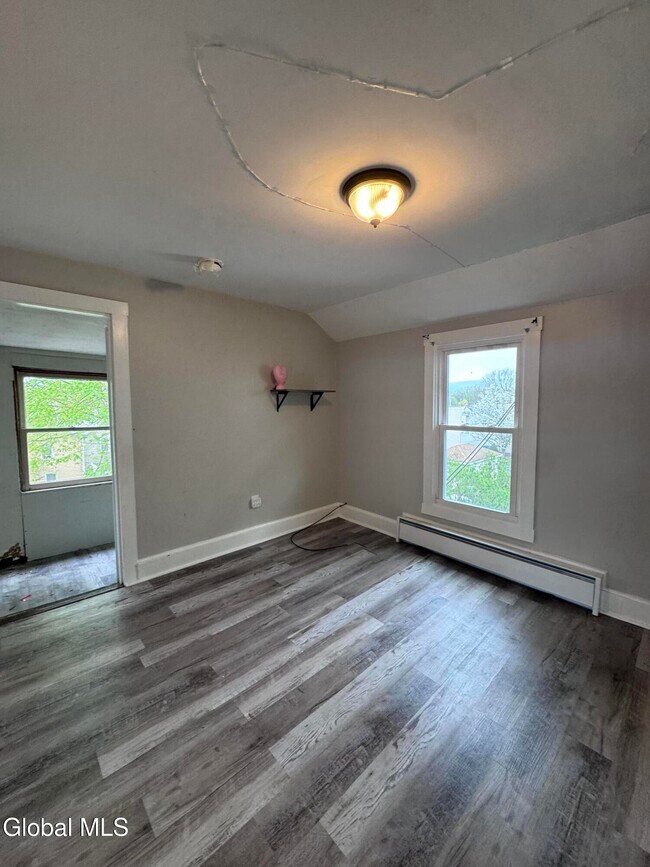 Building Photo - 10 Grace St