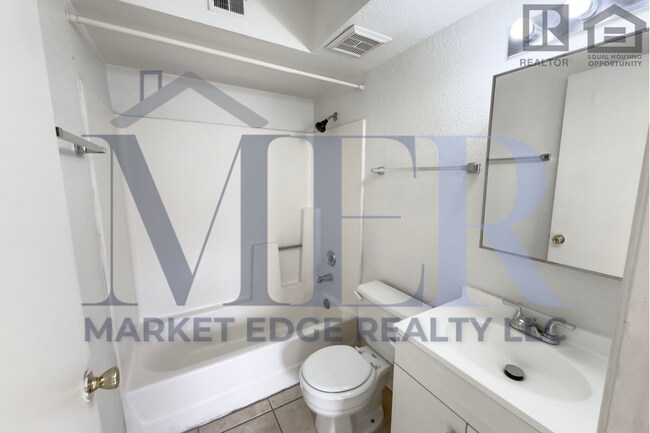 Building Photo - 2Bed/2Bath Apartment at Peoria Ave/19th Ave! Ready for Immediate Move-In! -- All Tile Flooring!