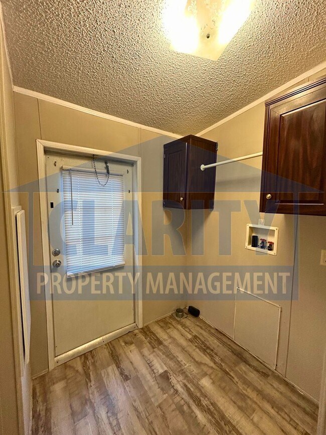 Building Photo - Three bedroom, single level home in Old Fort, TN!