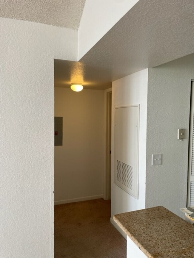 Building Photo - Lexington Place - 1325