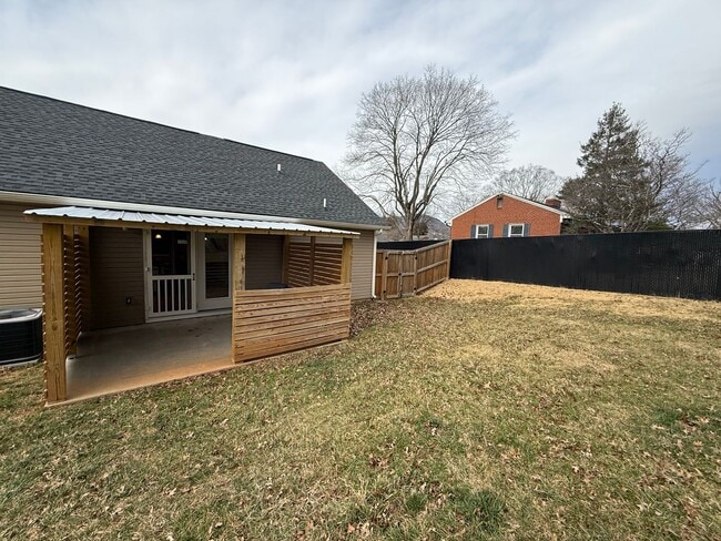 Building Photo - One Level 3 Bedroom 2 Bath Home in Hollins Area