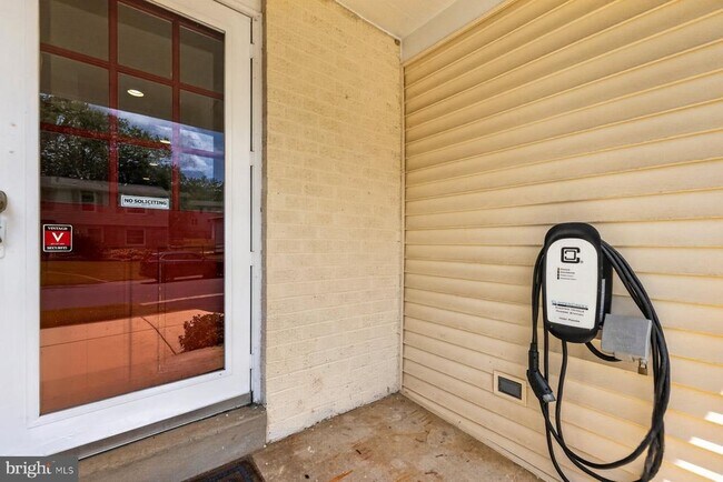 Building Photo - 4009 Shallow Brook Ln