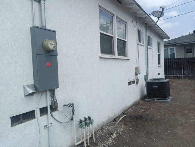 Building Photo - Charming 3-Bedroom Home in an Ideal Location!