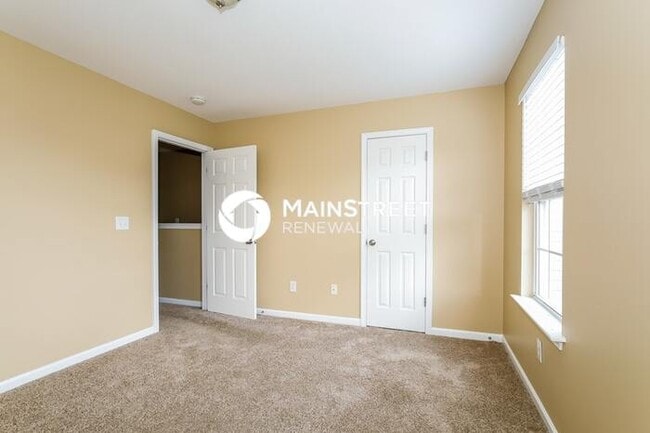 Building Photo - 3 Bedroom Pet-Friendly Home in Charlotte, NC with Main Street Renewal