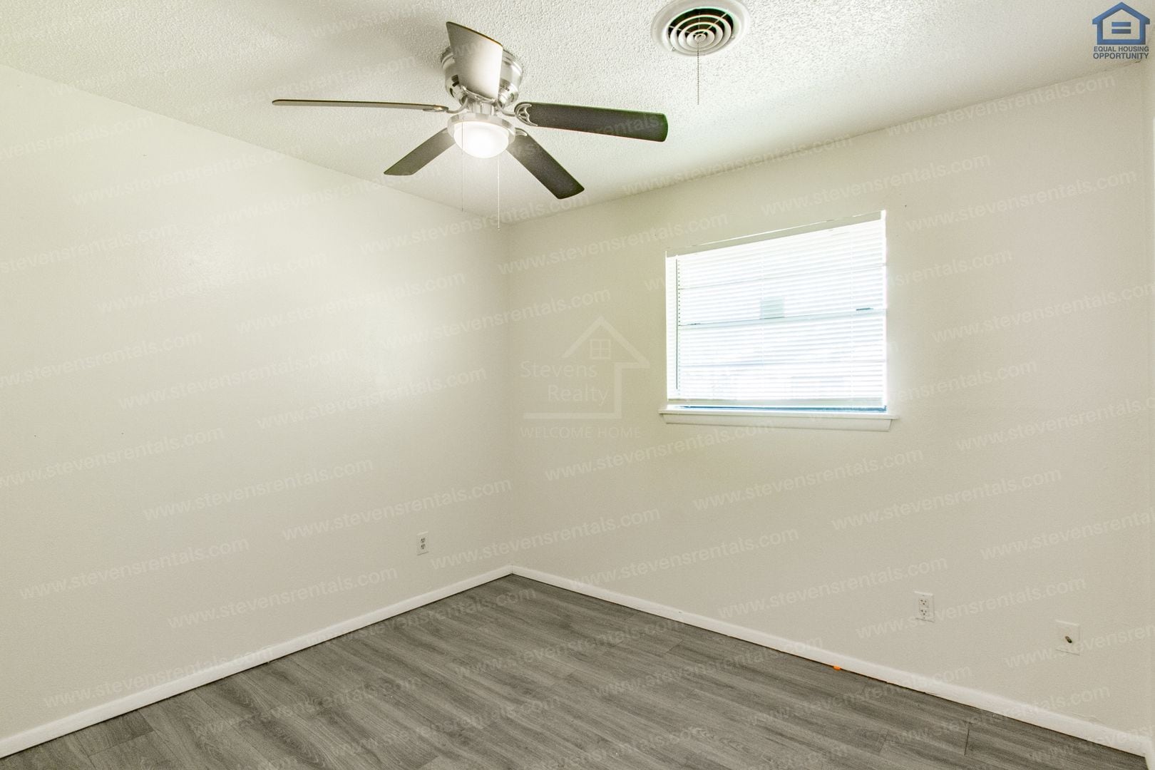 Building Photo - 717 SW Ranch Oak Blvd