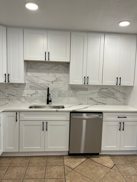 Building Photo - 1508 Valleyridge Dr