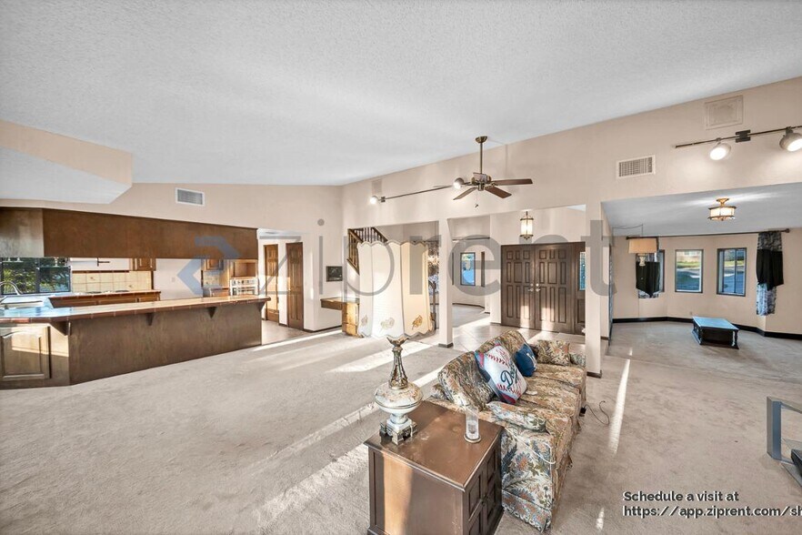 Building Photo - 716 Buckingham Dr