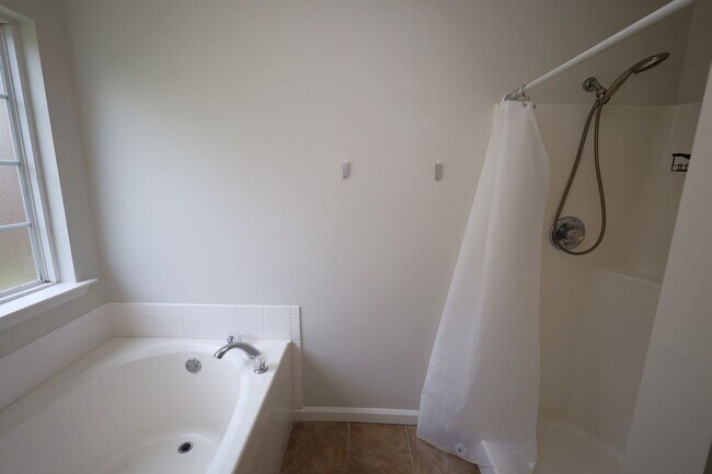 Building Photo - 4125 Springruff Dr