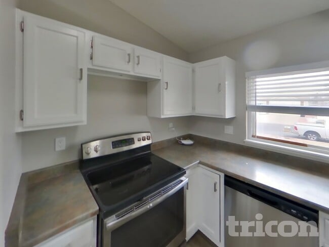 Building Photo - 6625 Bear Tooth Dr