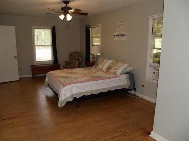 Building Photo - 11131 Woodside Dr