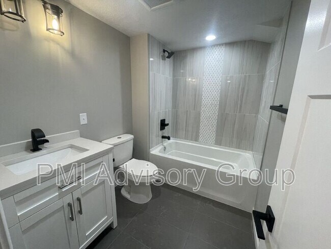 Building Photo - 7416 SW 27th St