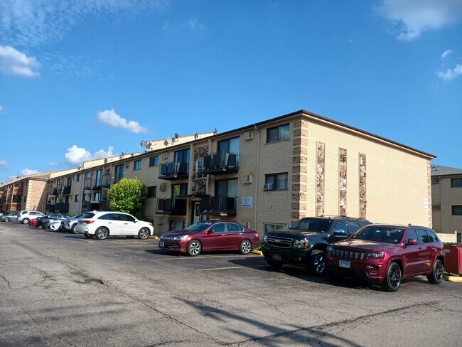 Primary Photo - 5113 N East River Rd