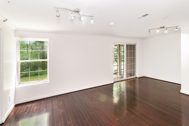 Building Photo - 3046 Barclay Way