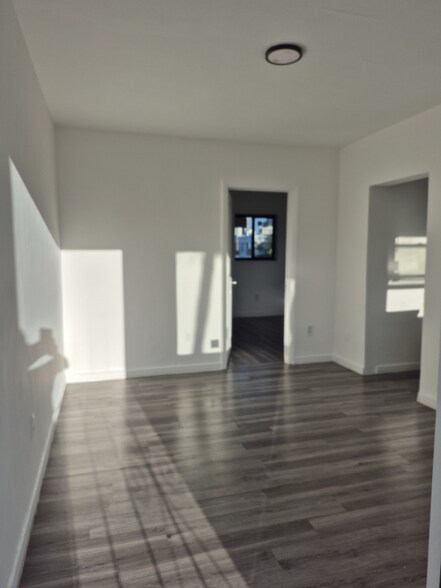 Building Photo - 1027 SW 3rd St