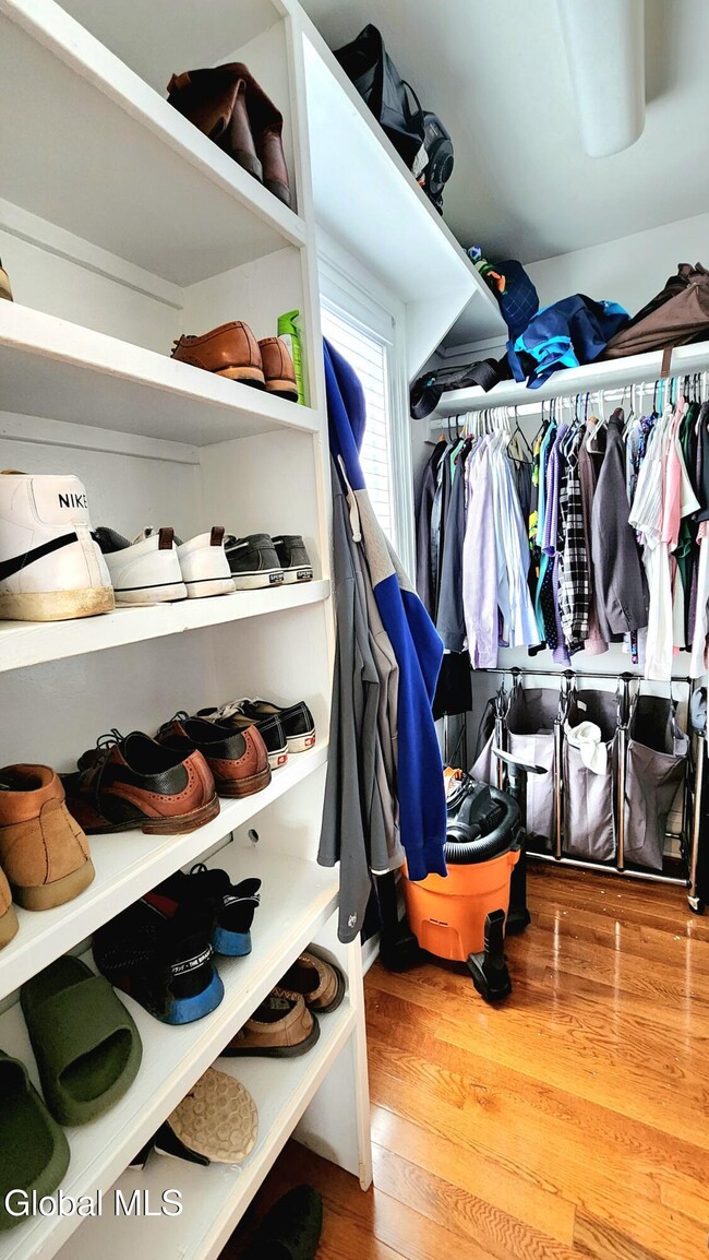 Building Photo - 76 Caroline St