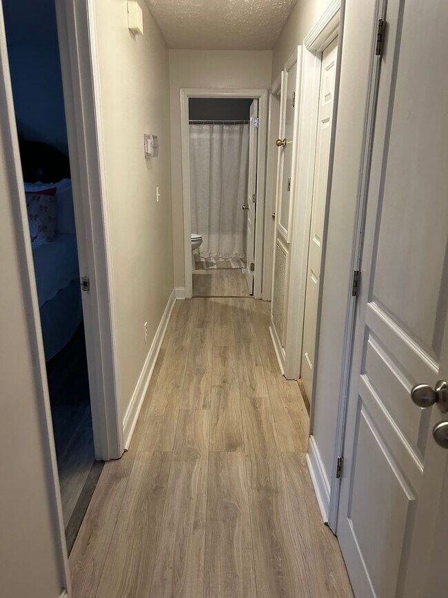 Building Photo - Two-Week move-in special! For Rent: Beauti...